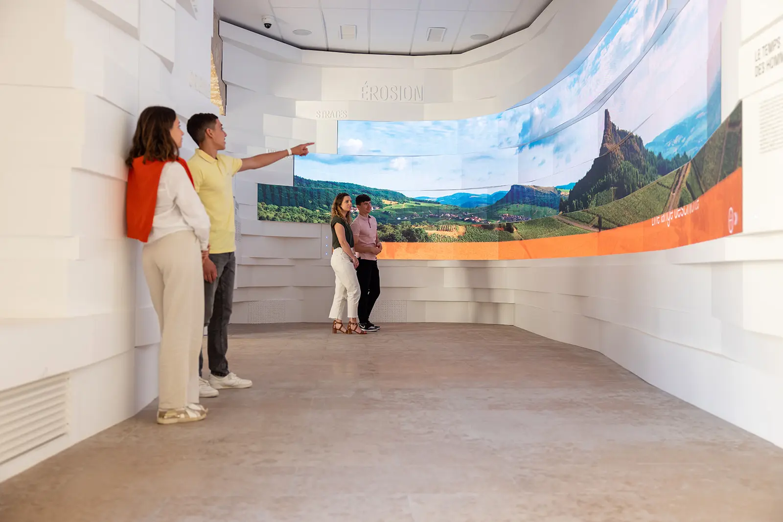 Début du parcours de visite de la Cité des Climats et vins de Bourgogne de Chablis.